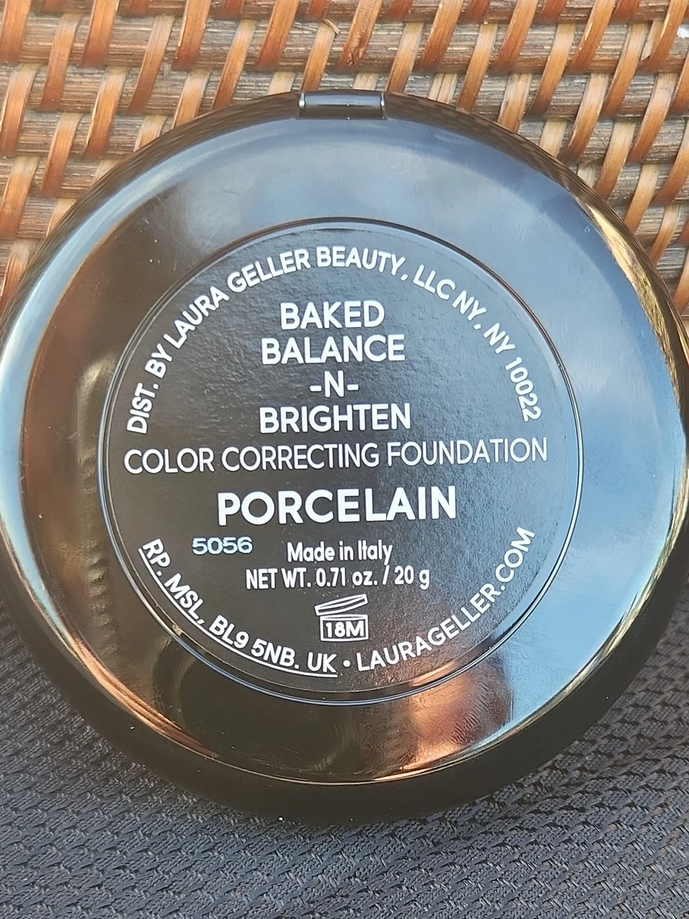 Laura Geller Baked Balance-N-Brighten Color Correcting Foundation- Porcelain